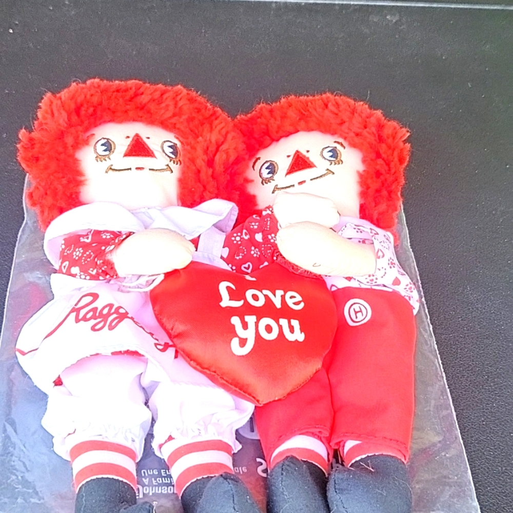 Applause 9 "Valentine Raggedy  Ann & Andy Huggers Limited Set in 1988